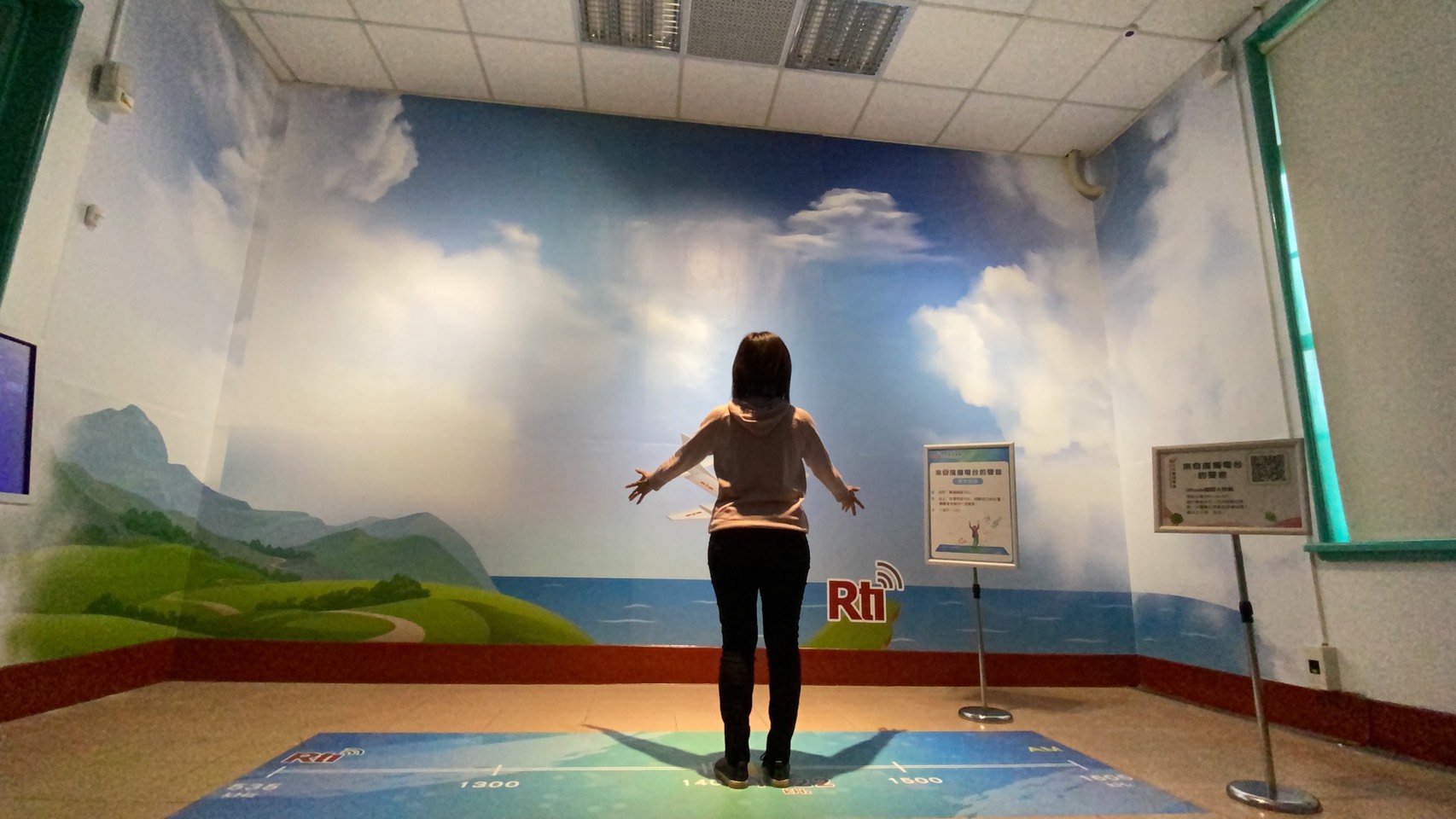 沈浸式立體音樂互動設備 沈浸式立體音樂互動設備