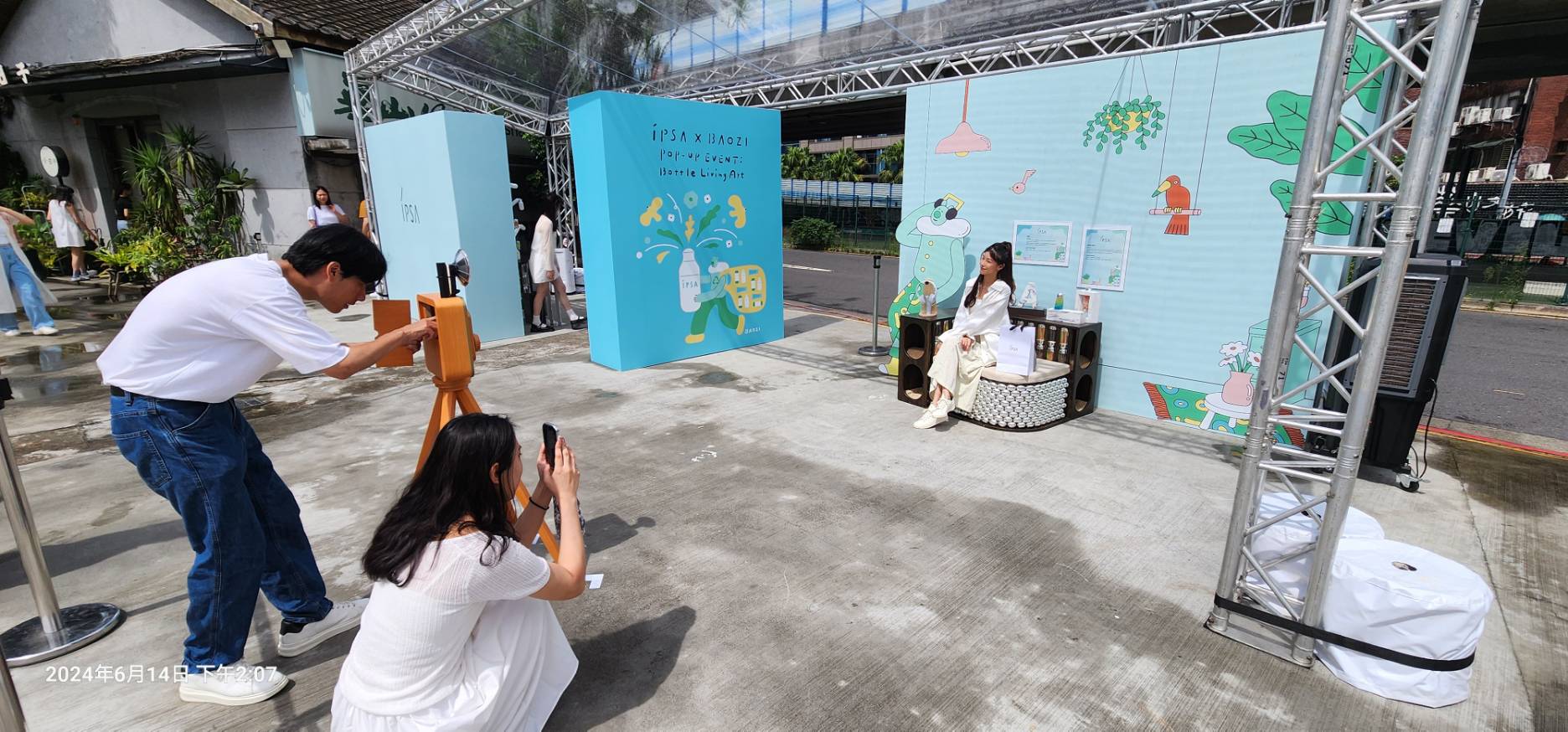 【行動拍照列印 活動限定照片海報】知名專櫃保養彩妝品牌2024快閃全台巡迴，打造獨特品牌互動體驗