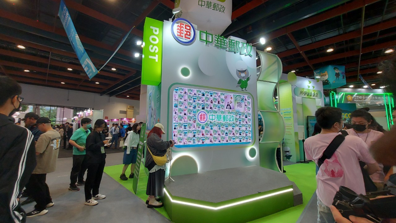 中華郵政2024台北金融科技展 互動拍照AI留言卡片輪播大螢幕+主視覺蒙太奇拼圖
